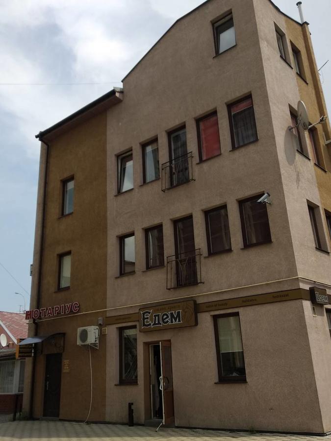GIL apartment квартира студия в самом центре пл Петефи Ужгород Екстериор снимка
